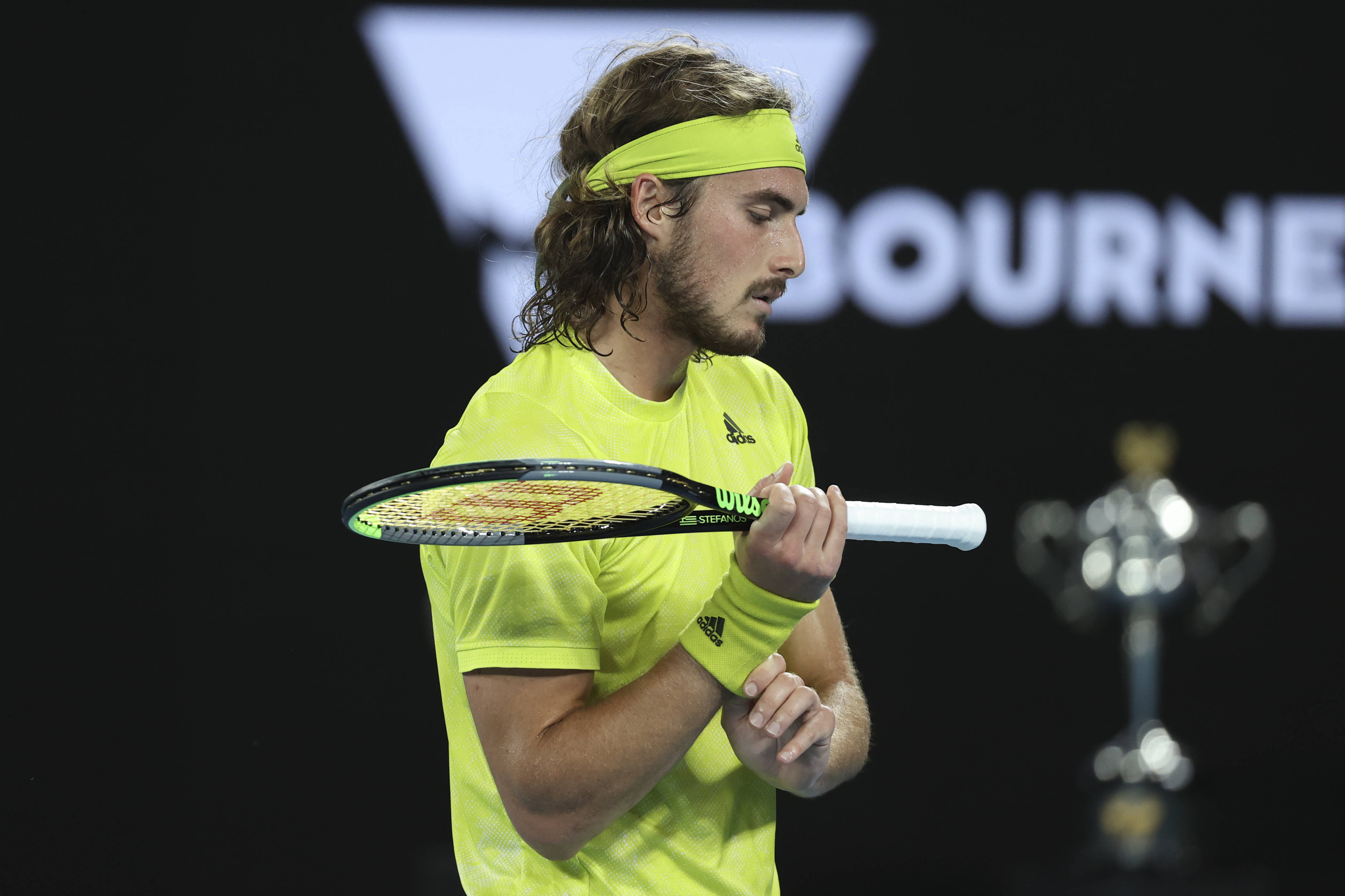 开云体育官网-关于美国网球队力克澳大利亚网球队,西西帕斯打破历史纪录的信息