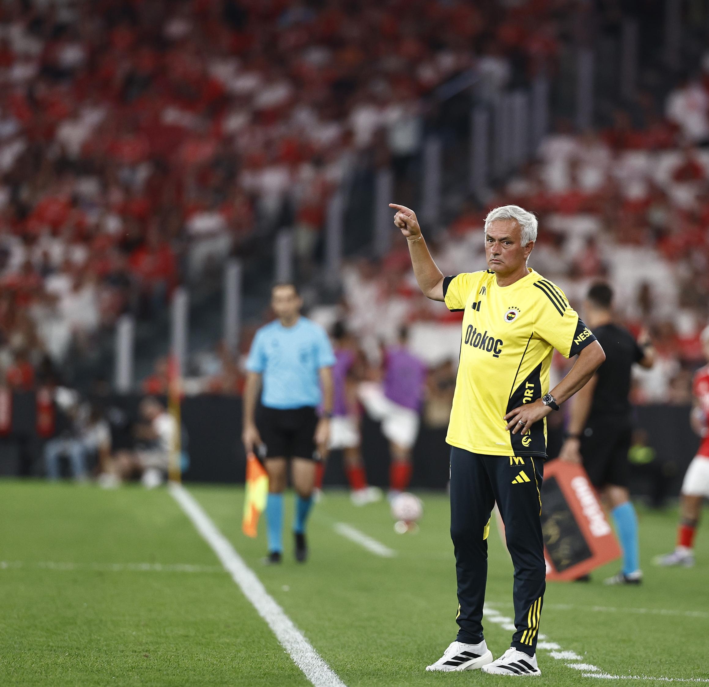 开云平台-慕尼黑1860球员受伤离场,给球队造成阵容困扰的简单介绍