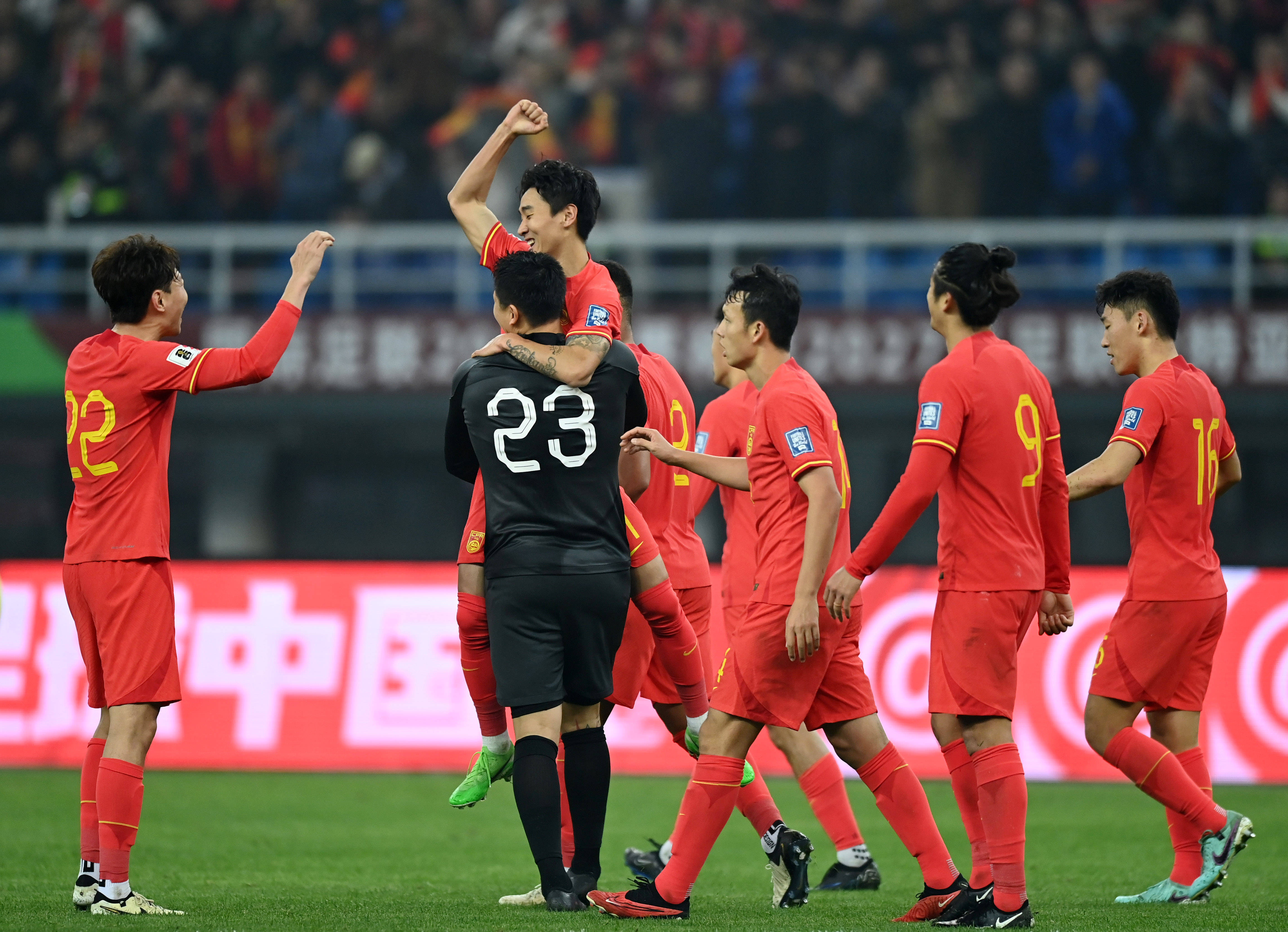 中国足球队在全球足球大赛中斩获胜利的简单介绍 中国足球队在全球足球大赛中斩获胜利的简单介绍