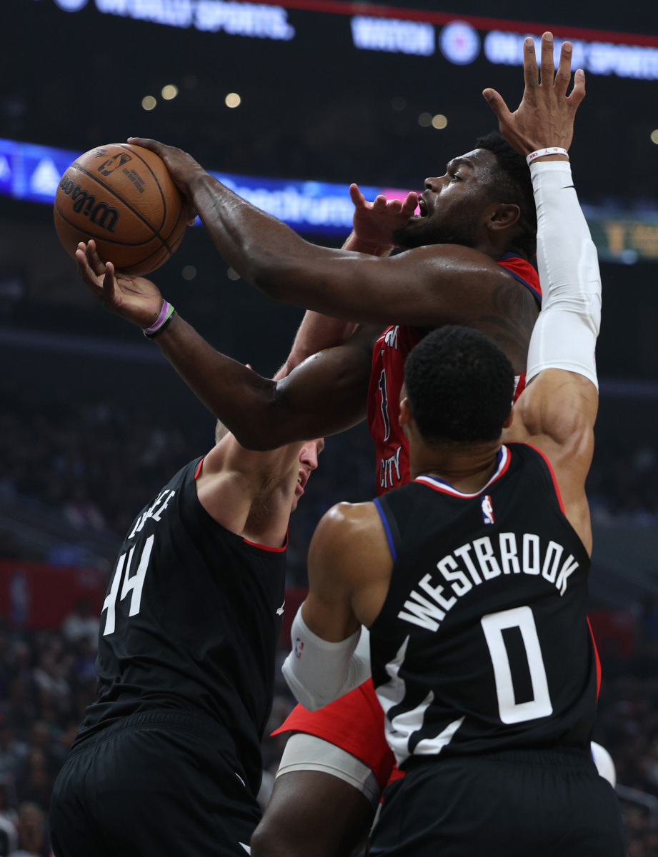 山东队逆转快船，东契奇关键制胜的简单介绍