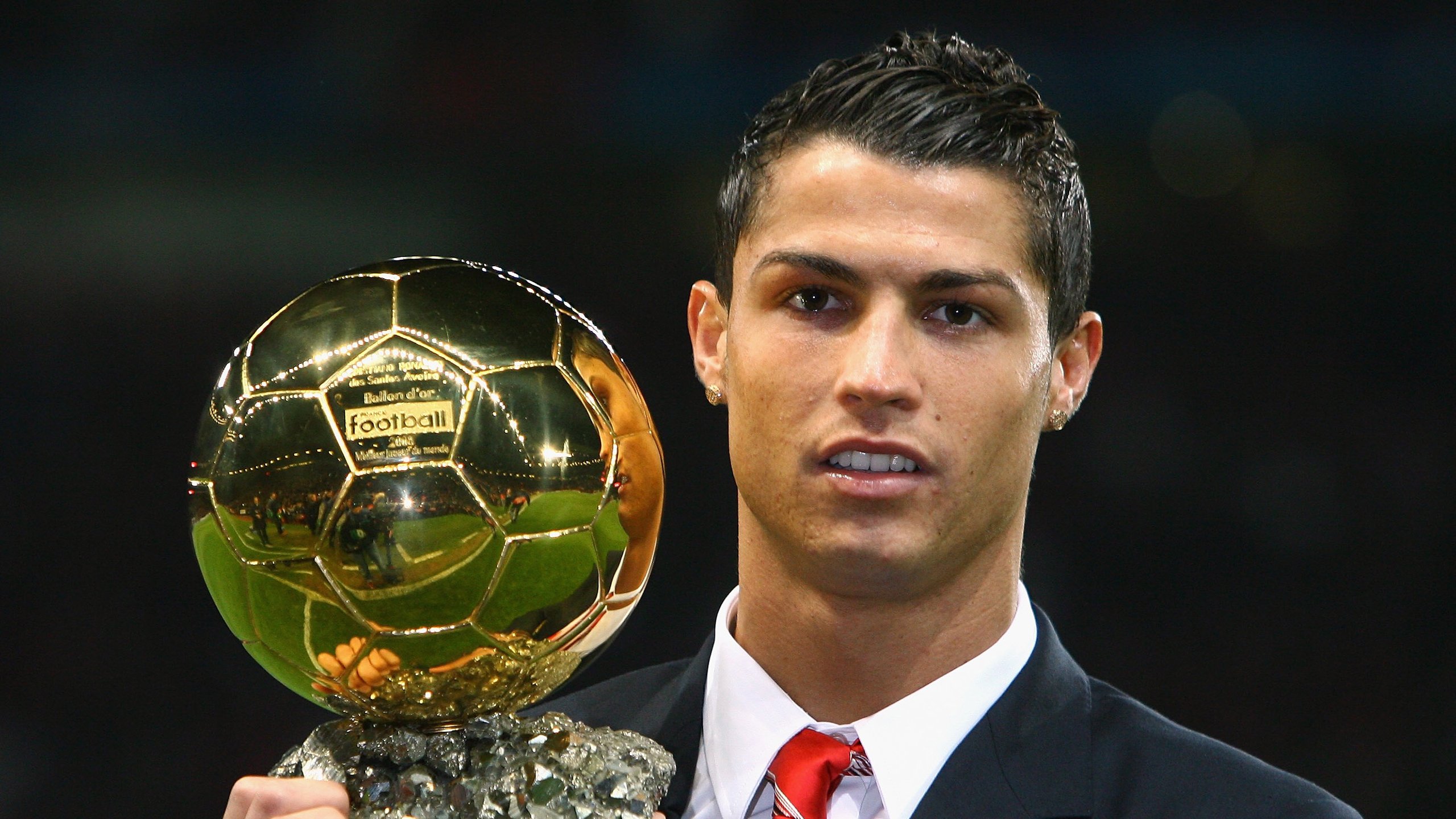 开云体育-劳塔罗评分拉满背后，拜仁对阵利物浦的战术启示与个人英雄主义