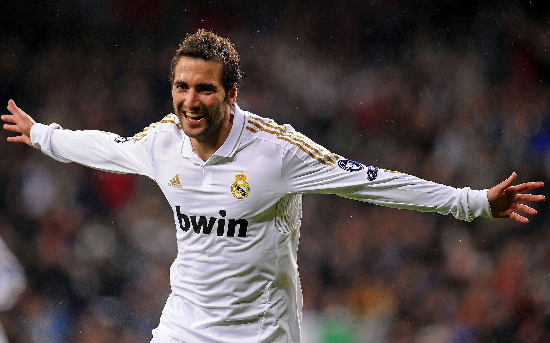 开云体育app-赛道与球场，当F1争冠之夜遇上东契奇的全面爆炸