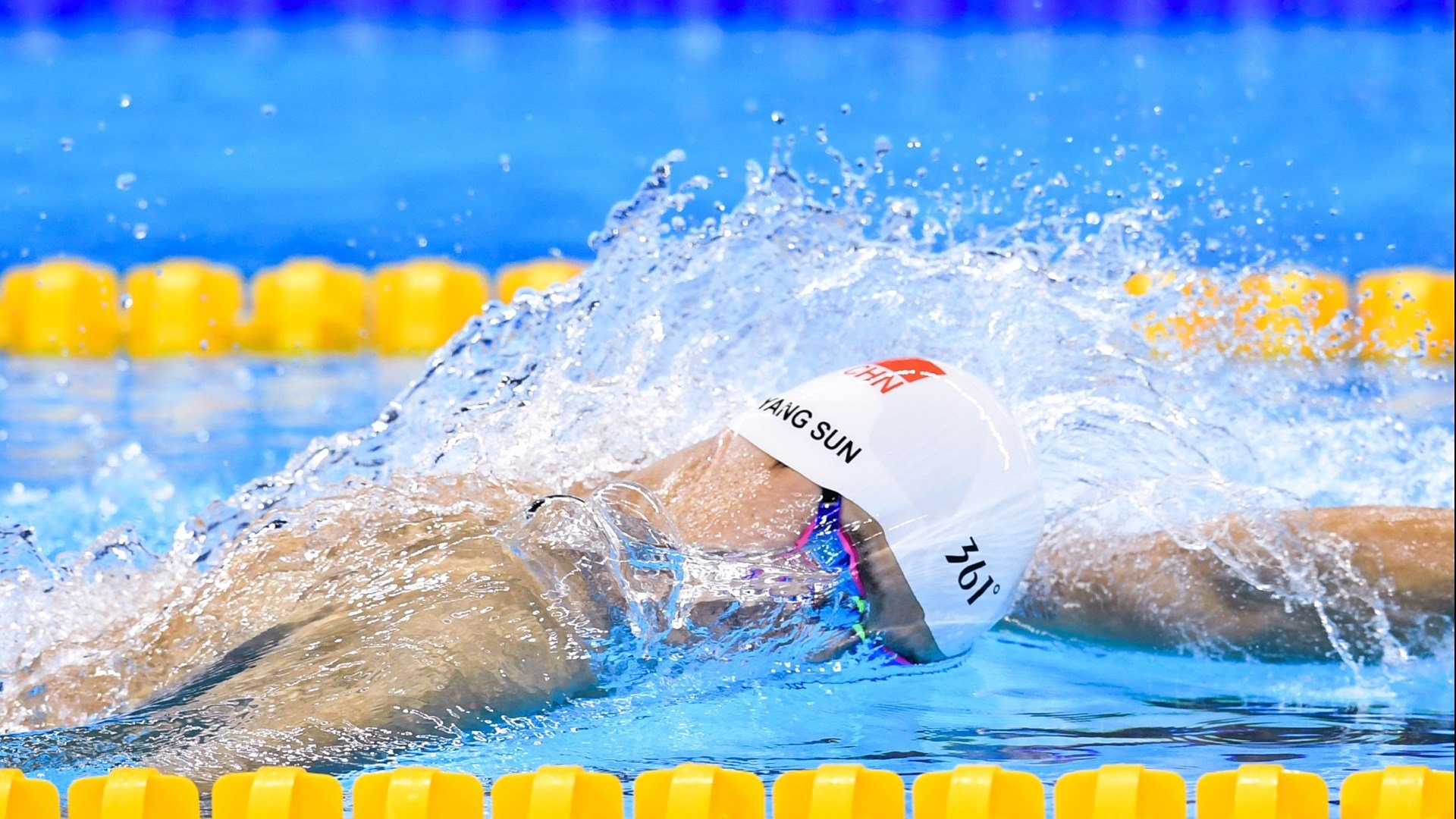 荷兰绝杀皇马,孙兴慜刷新纪录,足球世界的平行宇宙与亚洲之光